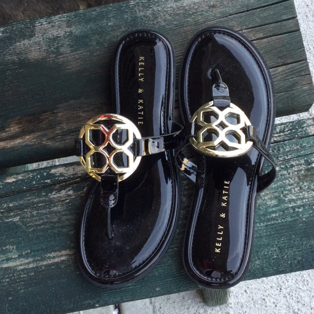 NWOT Kelly & Katie Patent Leather Flip Flop/ Sandals